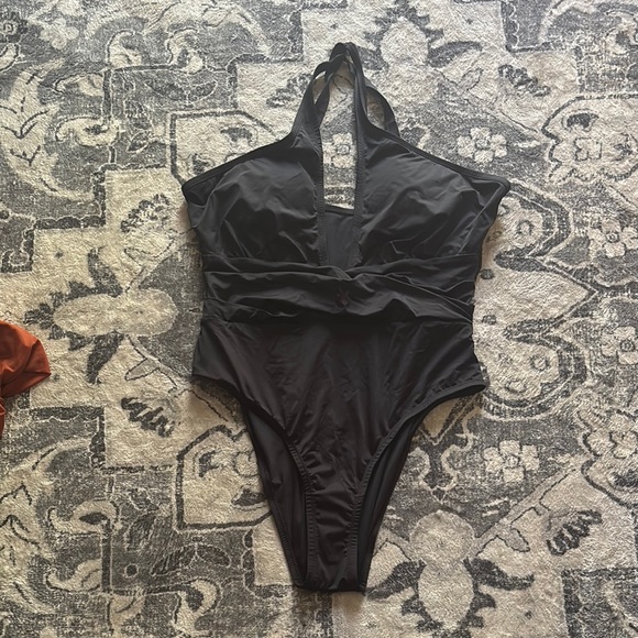 SHEIN Black High-Cut One-Piece Swimsuit - Picture 2 of 5